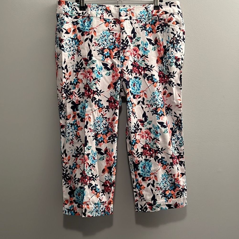 St. John's Bay Women's Multicolor Floral Crop Pants Size 14